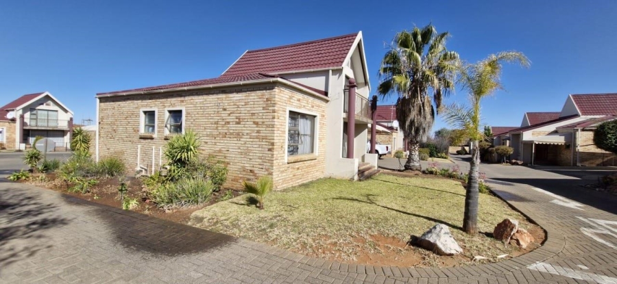 2 Bedroom Property for Sale in Langenhovenpark Free State